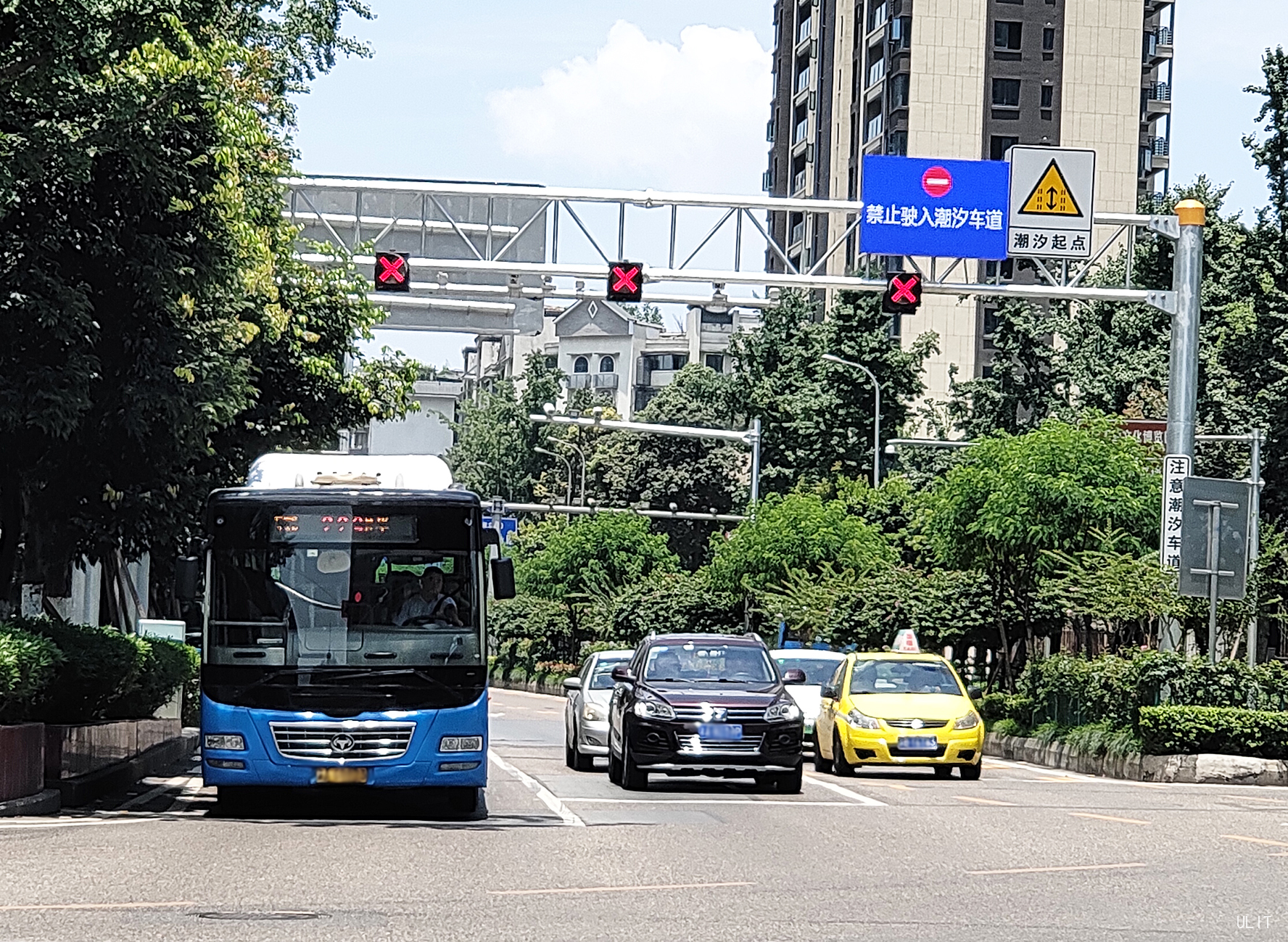 1.1.15.1潮汐車(chē)道(車(chē)牌打碼).jpg 1.1.15.1潮汐車(chē)道(車(chē)牌打碼).jpg